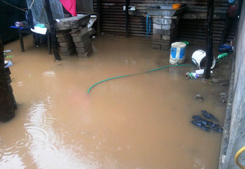 En Salina Cruz lluvias causan estragos en viviendas