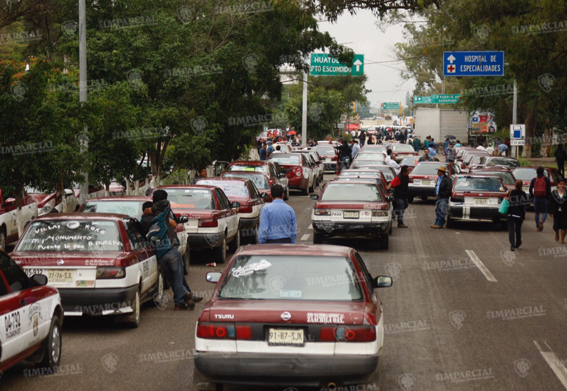 Martes caótico, reportan bloqueos en Oaxaca