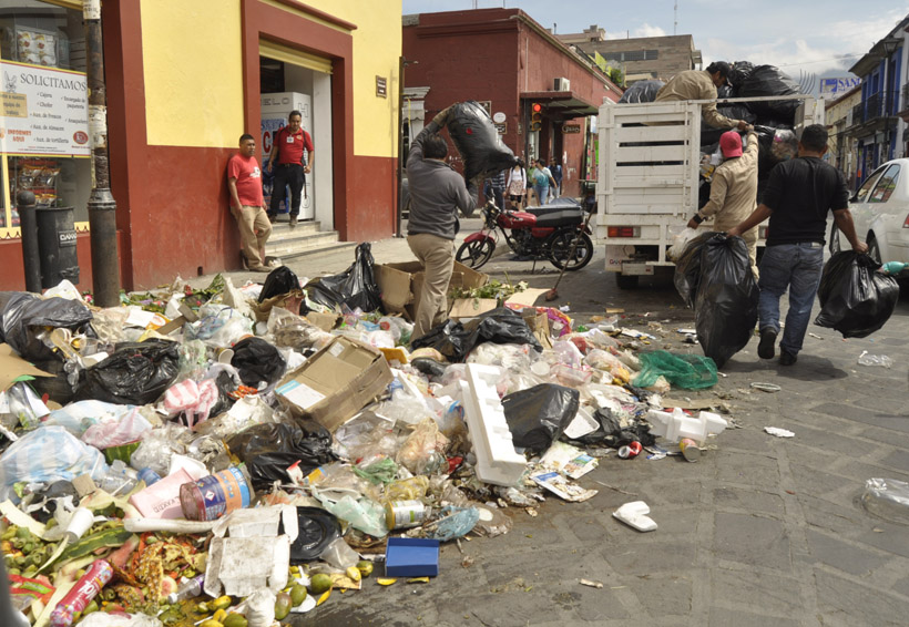 Retiran basura  del Centro Histórico de Oaxaca