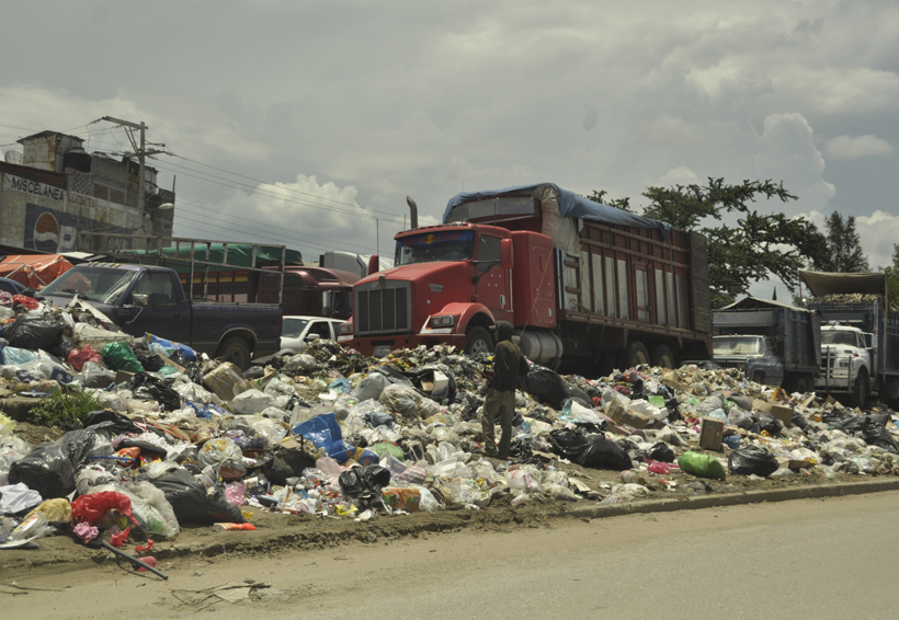 Protestan en la Central por acumulación de basura en Oaxaca