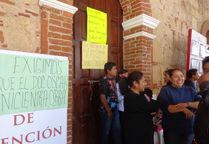 Habitantes toman palacio municipal por incumplimiento de obra en Tlaxiaco, Oaxaca