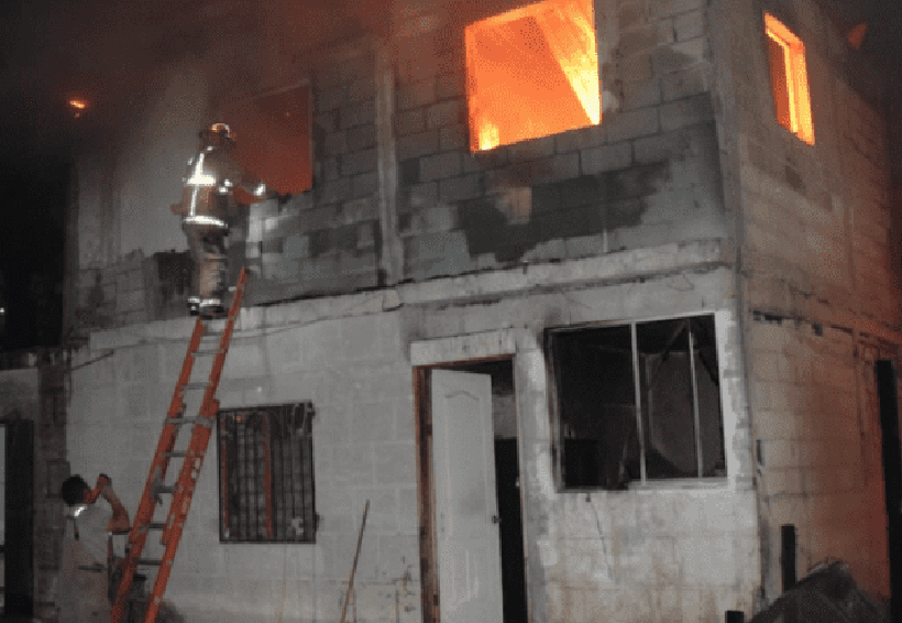 Una veladora acabó con tres hogares | El Imparcial de Oaxaca Una veladora acabó con tres hogares | El Imparcial de Oaxaca
