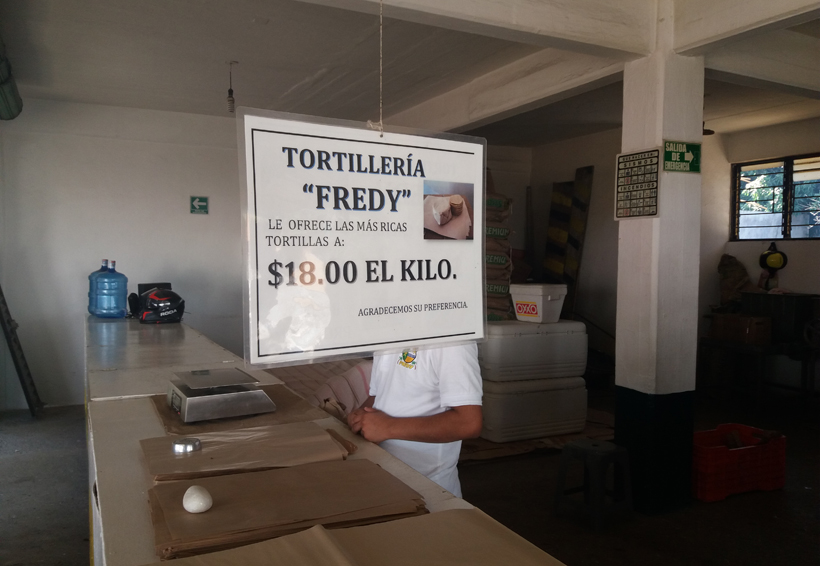 Tortilleros aumentan sus precios en Puerto Escondido, Oaxaca