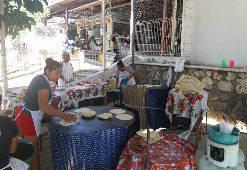 Tortilleros aumentan sus precios en Puerto Escondido, Oaxaca