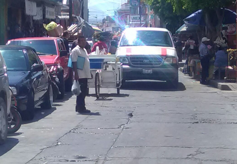 Vecinos inconformes cierran  calles del centro de Huajuapan de León, Oaxaca