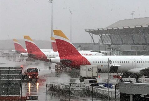 Nevada afecta la operación del aeropuerto de Madrid | El Imparcial de Oaxaca Nevada afecta la operación del aeropuerto de Madrid | El Imparcial de Oaxaca