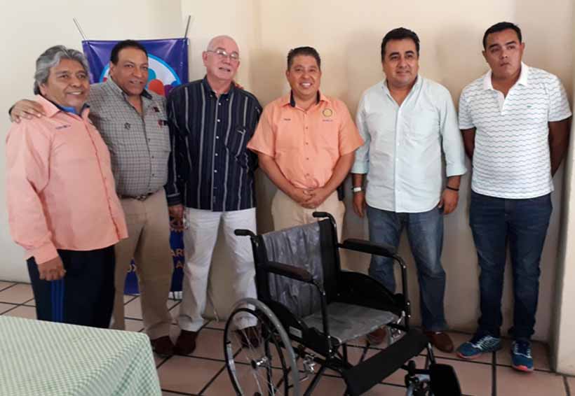 Club Rotario Tuxtepec ofrece silla de ruedas. Noticias en tiempo real