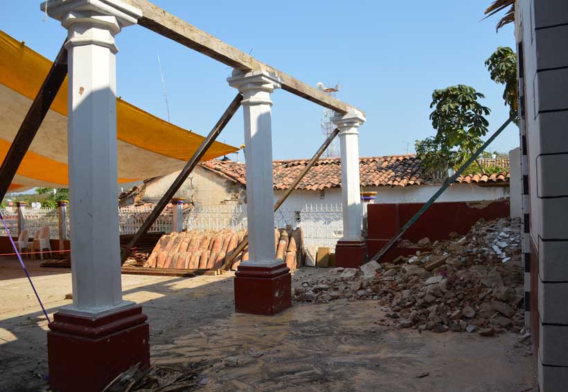 Templo de Santiago Apóstol,  dañado tras sismo