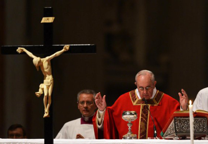 Francisco celebra misa de Viernes Santo en el Vaticano. Noticias en tiempo real