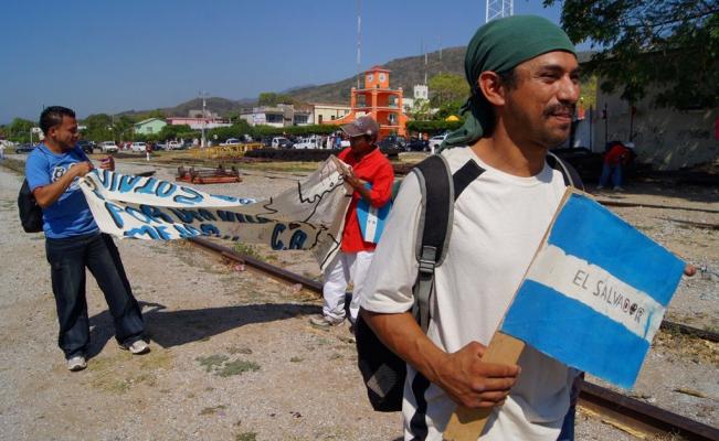Dialogan autoridades y migrantes; buscan ‘diluir’ viacrucis migrante. Noticias en tiempo real