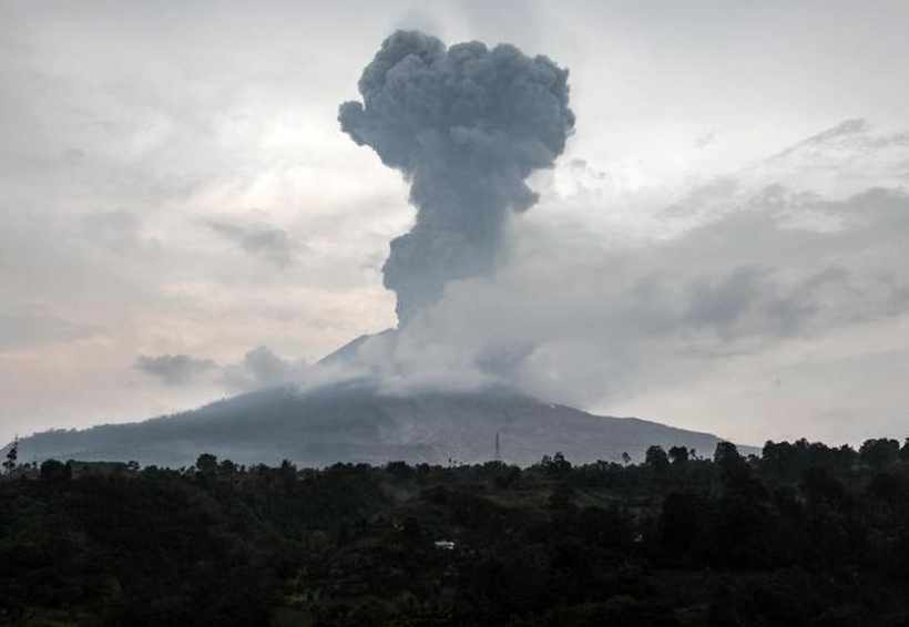 Volcán revive en Japón después de 250 años. Noticias en tiempo real