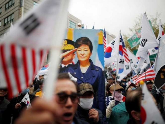 En Corea, dictan 24 años de prisión a expresidenta por corrupción. Noticias en tiempo real