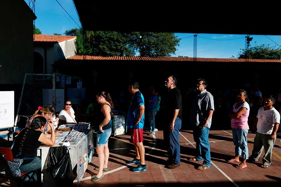 Paraguayos votan para presidente; candidato ligado a dictadura es favorito. Noticias en tiempo real