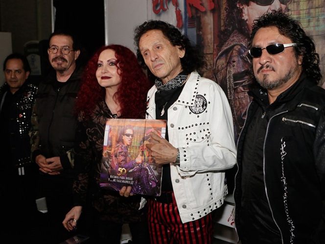 Alex Lora es reconocido en Puebla por 50 años de rock. Noticias en tiempo real