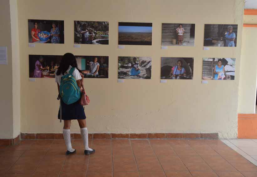 Artistas costeños exponen  obras plásticas en Tututepec, Oaxaca