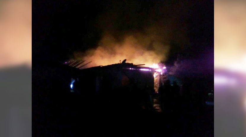 Feroces llamas consumen vivienda en Tlaxiaco. Noticias en tiempo real