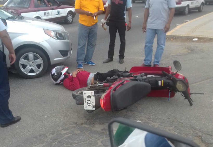 Motociclista fue embestido por mujer al volante en Santa Rosa, Oaxaca. Noticias en tiempo real