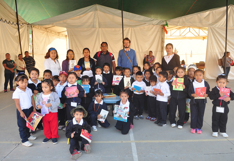 Dona Fundación Fernández Pichardo vida y literatura a escuelas de Dainzú