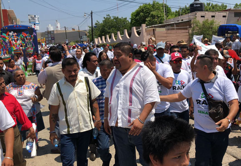 La sección 22 y Fredy Gil se hicieron presentes en visita de Meade a Oaxaca. Noticias en tiempo real
