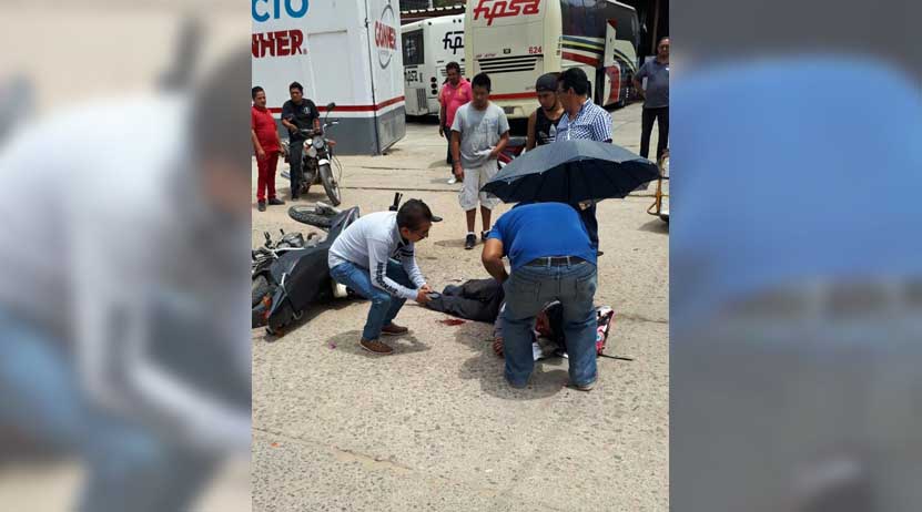 Chocan dos motociclistas en San Martín Mexicápam. Noticias en tiempo real