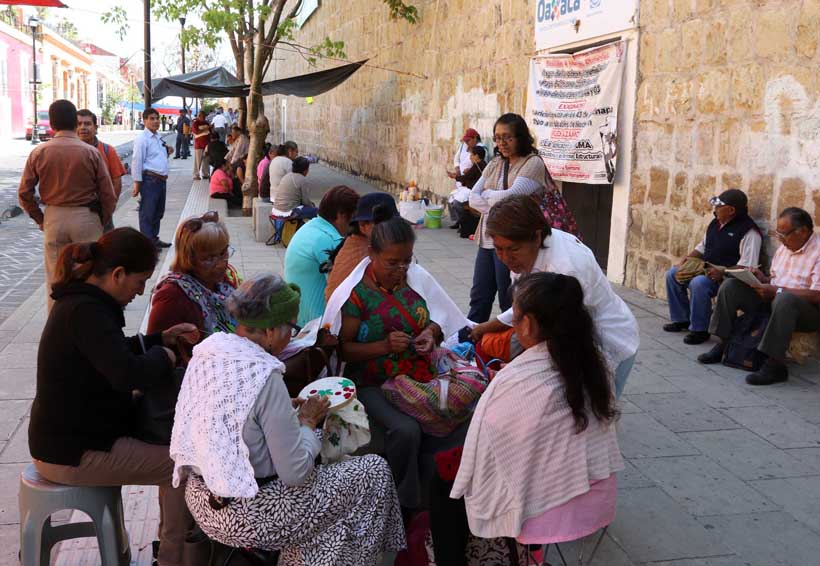 Mantienen jubilados protestas en la ciudad de Oaxaca. Noticias en tiempo real