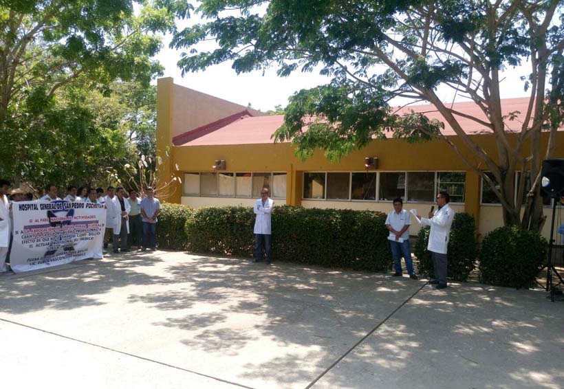 Se solidarizan médicos en Pochutla  con doctor juzgado por negligencia