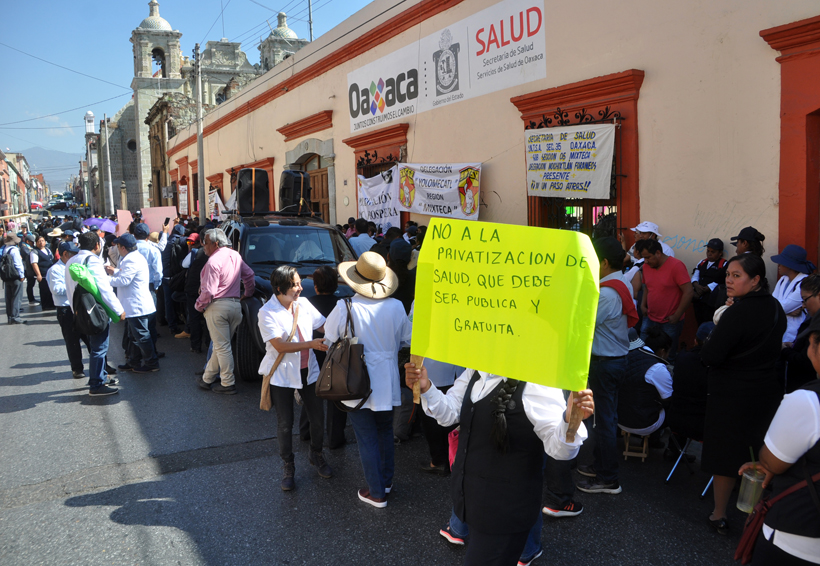 Reactivan plantón trabajadores de SSO de la región Mixteca. Noticias en tiempo real