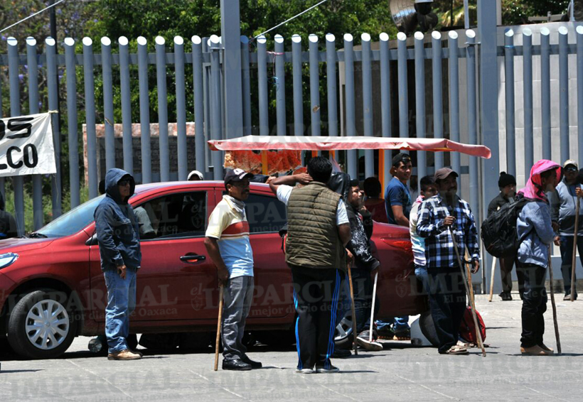 Tras retención en Cd. Judicial, burócratas exigen salida de funcionarios en Oaxaca. Noticias en tiempo real