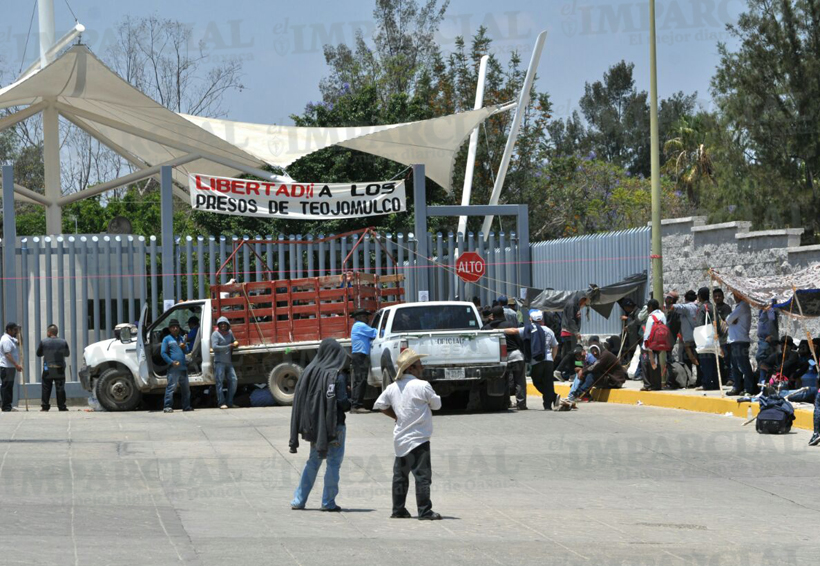 Habitantes de Teojomulco ahora se instalan en el Zócalo de Oaxaca. Noticias en tiempo real