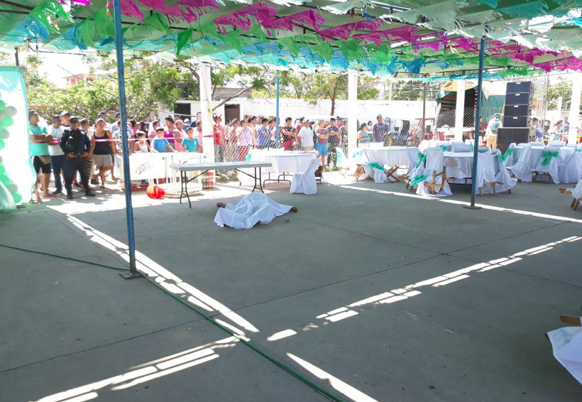 Fiesta de XV años en en Juchitán termina en tragedia; un policía muerto. Noticias en tiempo real