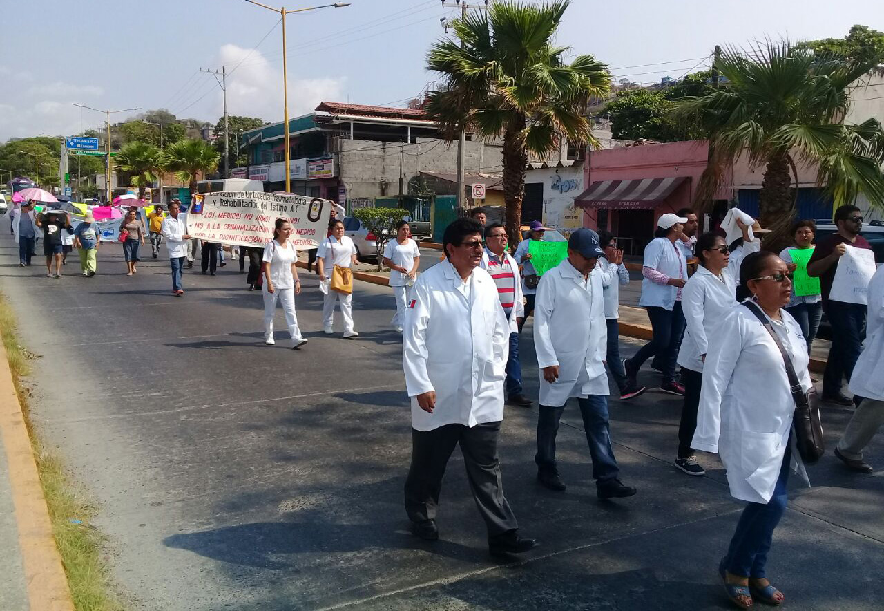 Médicos arrecian manifestaciones en el Istmo de Oaxaca. Noticias en tiempo real