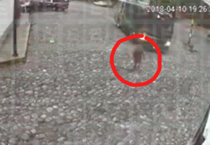 Video: Autobús le pasa encima a mujer y solo resulta con lesiones menores. Noticias en tiempo real