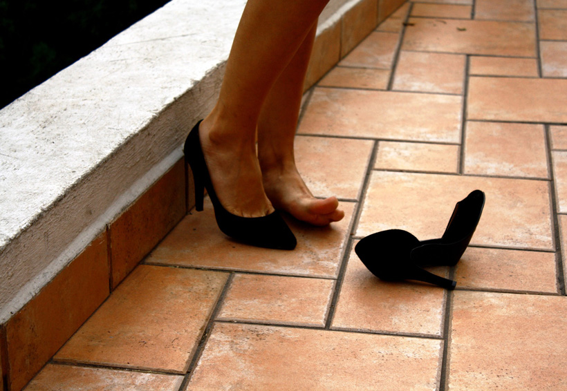 Evita enfermedades; quítate los zapatos antes de entrar a casa. Noticias en tiempo real