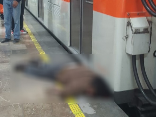 Muere hombre en CDMX al asomarse a ver si venía el metro. Noticias en tiempo real