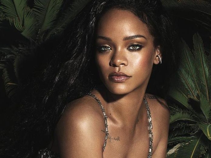 Rihanna con mucho orgullo, revela las estrías en su cuerpo. Noticias en tiempo real