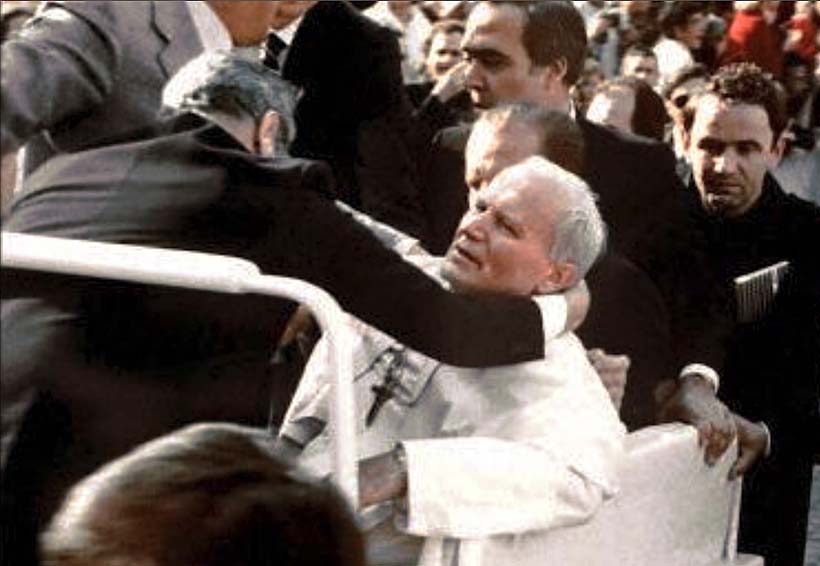 El atentado al Papa Juan Pablo II en el 81 y el acto del perdón ante la agresión. Noticias en tiempo real