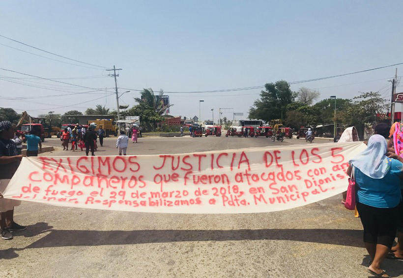 Bloquean camino a San Dionisio del Mar, Oaxaca. Noticias en tiempo real