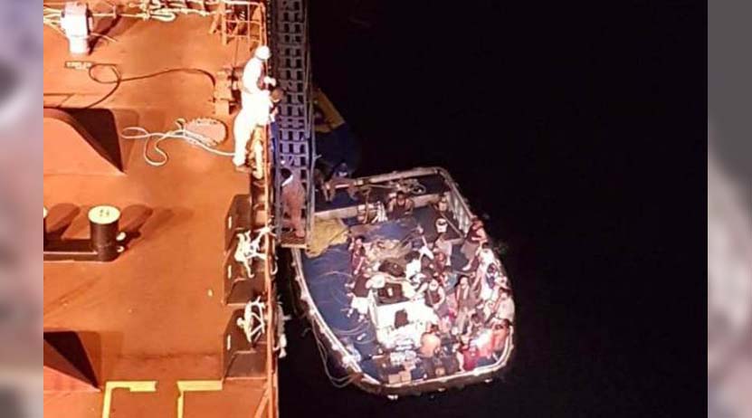 Rescata buque-tanque de Pemex a 24 pescadores. Noticias en tiempo real
