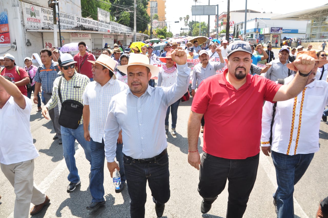 Sección 22 instala plantón en el Centro de Oaxaca y realiza marcha masiva. Noticias en tiempo real