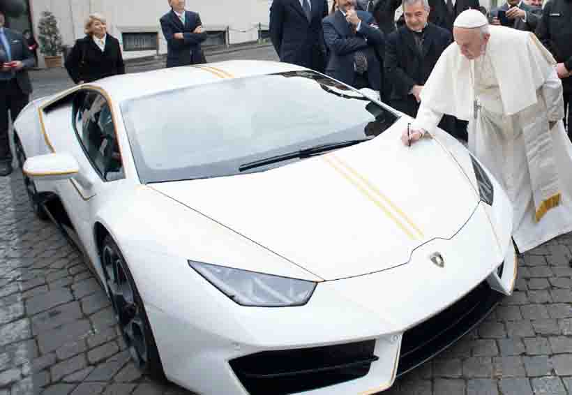 Subastan el Lamborghini del Papa. Noticias en tiempo real