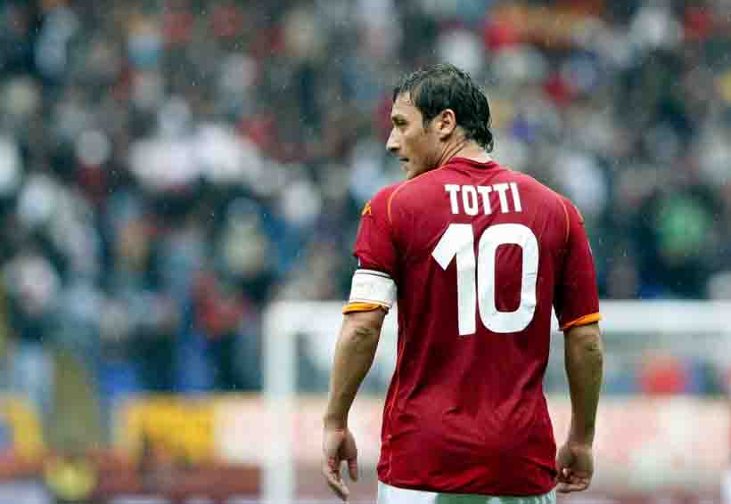 “Il Capitano” Totti es inmortalizado con una bella obra de arte. Noticias en tiempo real