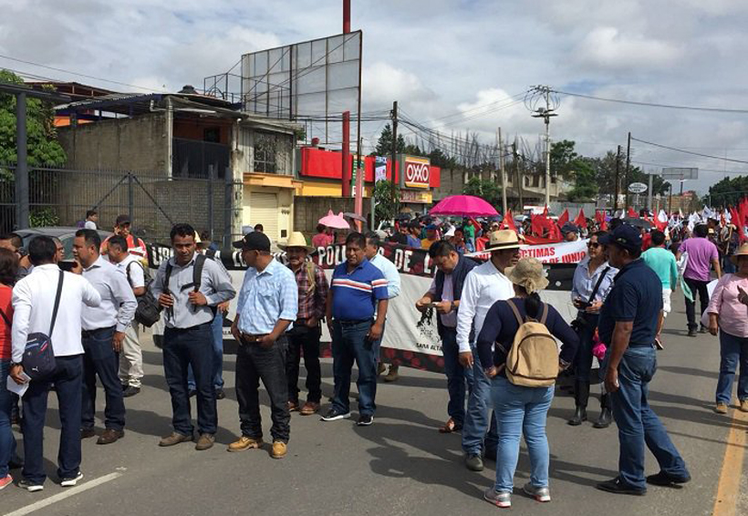 Marcha S-22 en Oaxaca; conmemoran 12 aniversario del desalojo de 2016. Noticias en tiempo real