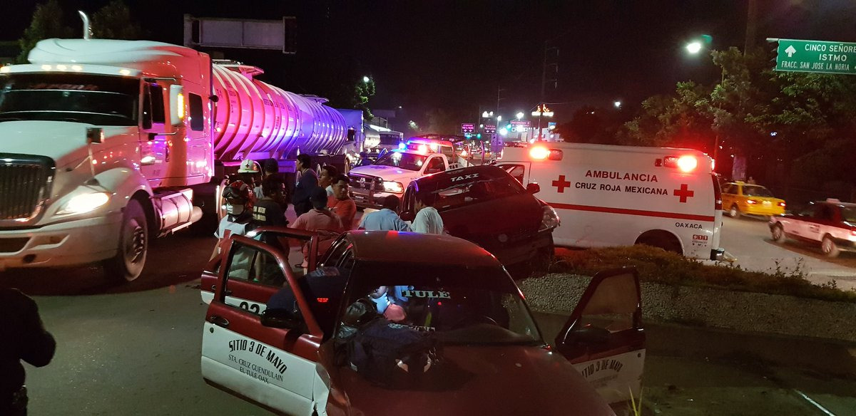 Carambola deja cuatro lesionados en Periférico, Oaxaca. Noticias en tiempo real