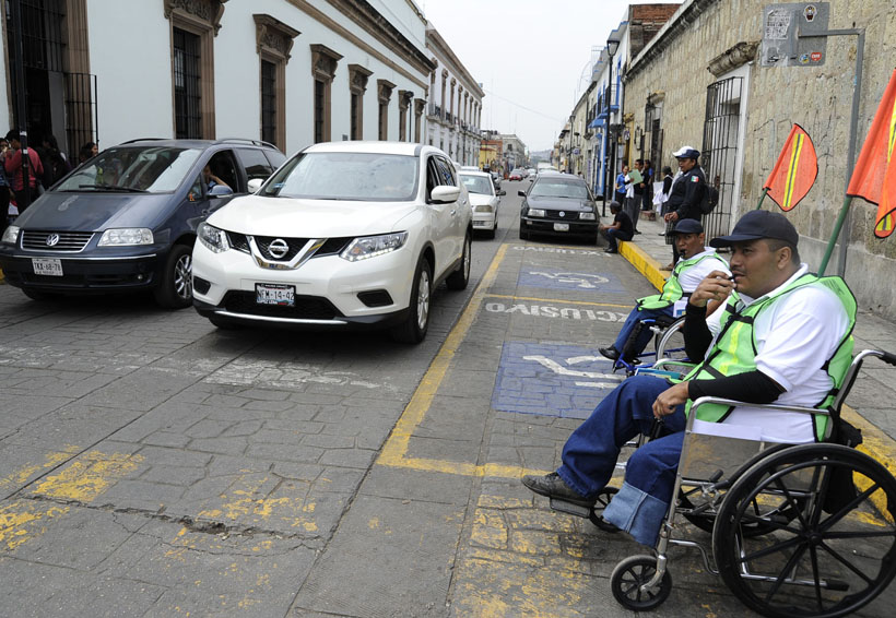 Agentes Auxiliares Viales, guardianes de estacionamiento en Oaxcaca. Noticias en tiempo real