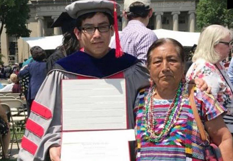 Oaxaqueño se gradúa como doctor en la Universidad de Massachusetts. Noticias en tiempo real