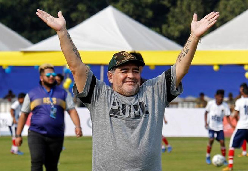 Internan a Maradona por complicaciones en su rodilla. Noticias en tiempo real