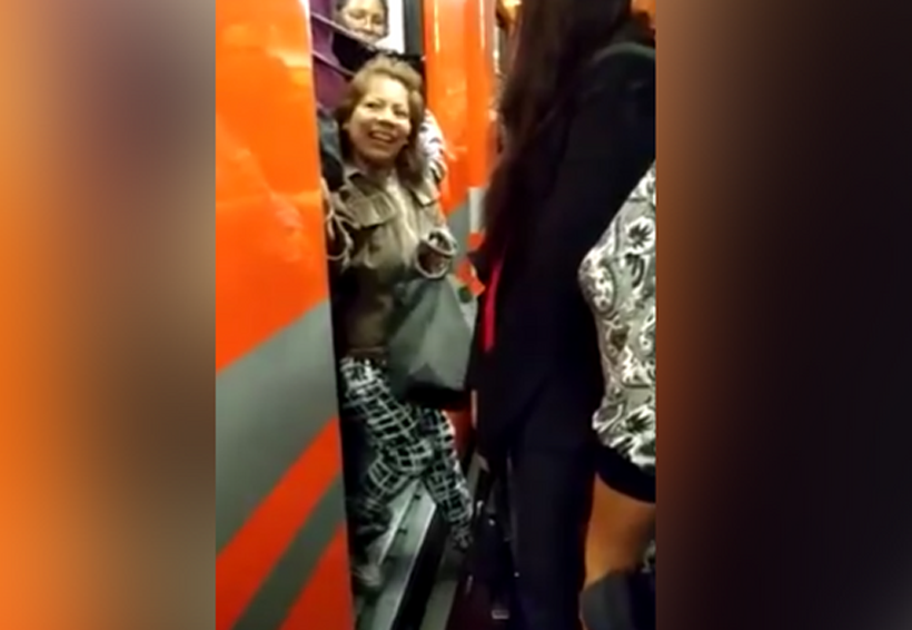 Video: Surge #LadySiQuepo en el metro de la CDMX. Noticias en tiempo real