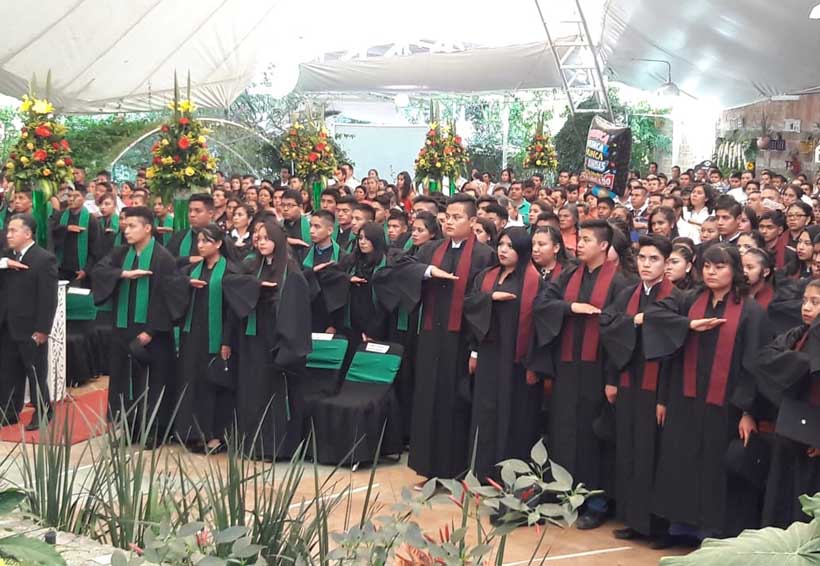 Se gradúan jóvenes del Conalep   145 de Santiago Huajolotitlán. Noticias en tiempo real