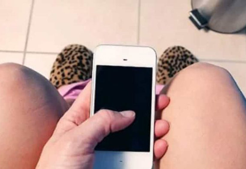 Conoce los riesgos de usar tu dispositivo móvil en el baño | El Imparcial de Oaxaca Conoce los riesgos de usar tu dispositivo móvil en el baño | El Imparcial de Oaxaca