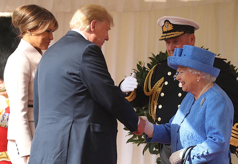 Trump deja de lado los protocolos en su encuentro con la Reina Isabel II. Noticias en tiempo real